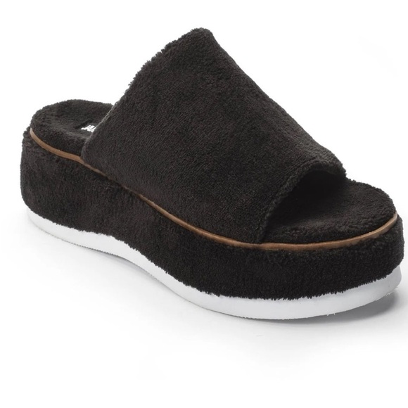 Jane and the shoe Jenny black fuzzy faux fur platform sandals - Picture 1 of 10